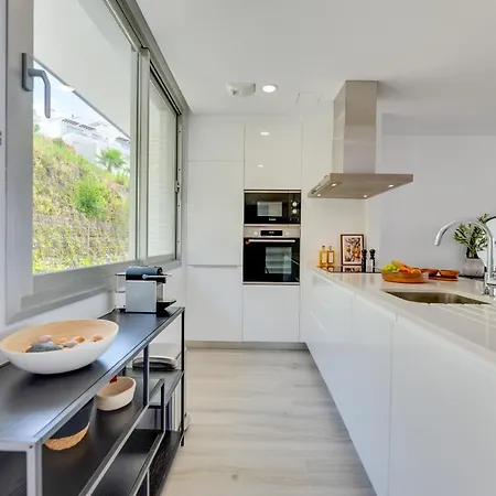Newly Built 3 Bed Townhouse With Pool, Bbq, Sea Views Estepona